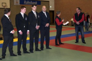 20140308 15 jaar judo H Nieuwenhuis_scheidsen en Ria